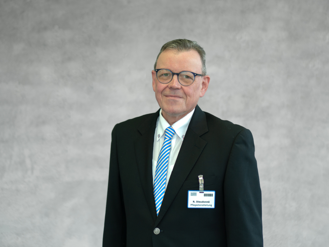 2023_MARS_Pflege_Steckbrief_KlinikenSchmieder_Foto_Webseite